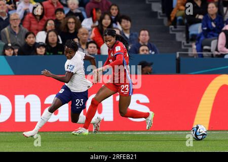 Sydney, Australie. 02 août 2023. Vicki Becho de France concourt pour le ballon avec Carina Baltrip-Reyes de Panama lors du match de la coupe du monde féminine de la FIFA 2023 Groupe F entre le Panama et la France au stade de football de Sydney le 2 août 2023 à Sydney, en Australie Credit : IOIO IMAGES/Alamy Live News Banque D'Images