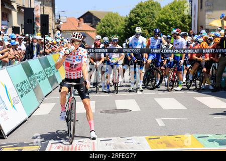 Le coureur cycliste américain Neilson Powless (USA / EFE) maillot à pois de meilleur grimpeur au départ de la 9e étape du Tour de France 2023 le 9 j Banque D'Images