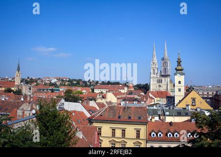 Cathédrale de Zagreb et Skyline vu de la ville haute - Croatie Banque D'Images