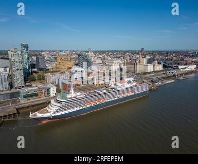 Navire de croisière MS Queen Victoria amarré au front de mer de Liverpool, en Angleterre Banque D'Images