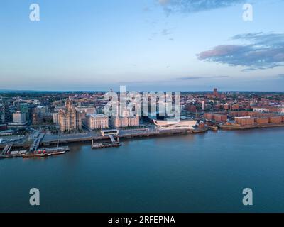 Le bateau à vapeur MS Waverley amarré au front de mer de Liverpool, Merseyside, Angleterre Banque D'Images