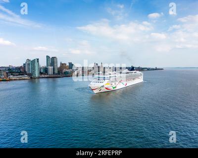 Le bateau de croisière Norwegian Dawn quitte Liverpool, en Angleterre Banque D'Images