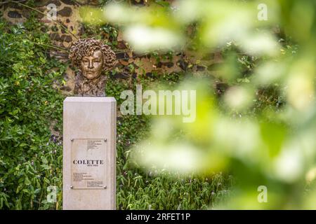 France, Yonne, Saint-Sauveur-en-Puisaye, lieu de naissance de Sidonie-Gabrielle Colette, dite Colette, née le 28 janvier 1873, 8 rue de l'hospice (aujourd'hui rue Colette) Banque D'Images