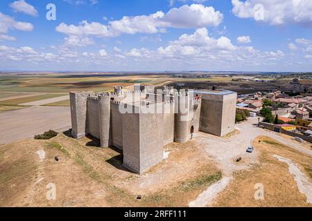 Espagne, Castille-et-Léon, Montealegre de Campos, Château de Montealegre (vue aérienne) Banque D'Images