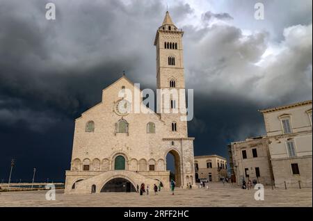 TRANI, ITALIE, 8 JUILLET 2022 - la Basilique Cathédrale de la Bienheureuse Vierge Marie de l'Assomption à Trani, Pouilles, Italie Banque D'Images