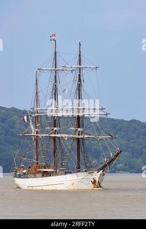 France, Eure, Vieux-Port, Armada 2023, trois mâts barque le Français, anciennement le Kaskelot, remonte la Seine Banque D'Images