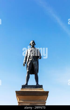 Capitaine James Cook R.N. 1728 - 1779, statue, monument, mémorial, Capitaine Cook, Statue du Capitaine Cook, Capitaine Cook Whitby, statue en bronze, Whitby UK Banque D'Images