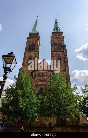 Nuremberg, Allemagne - 19 juillet 2023 : vue de St. Église Sebaldus dans le centre historique de Nurnberg, Franconie, Bavière Banque D'Images