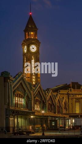 Le terminal Hoboken est l'un des principaux centres de transport de la région de New York. L'établissement est situé à Hoboken, dans le comté d'Hudson, dans le New Jersey. Banque D'Images