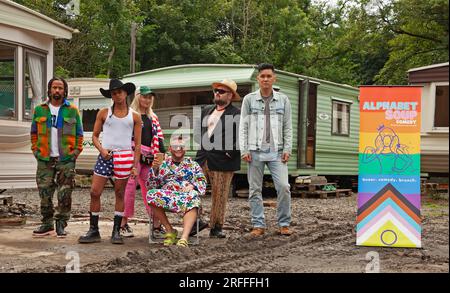 Barnton Bunker, Édimbourg, Écosse, Royaume-Uni. 3 août 2023. Village de Lgbtqia+ créé dans un bunker nucléaire secret pour battre la crise de l'hébergement d'Édimbourg. Dans le but de battre la flambée du coût de l’hébergement au Festival Fringe d’Édimbourg cette année, la compagnie de SOUPE ALPHABET installe son camp dans un bunker nucléaire désaffecté en bordure de la ville. Barnton Bunker, qui est situé à seulement huit miles du centre, construit en 1944 et, en 1951, a été commandé comme abri de la guerre froide pour le gouvernement britannique. Performez tous les jours du 4 au 27 août à la Shanghai Night du monde Hotel.CreditAWhite/alamy Live news Banque D'Images