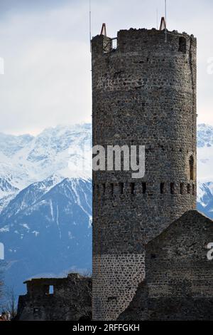 Fröhlichsturm, tour médiévale à MALS / Malles, Val Venosta / Vinschgau, Tyrol du Sud, Italie, près de la frontière suisse et autrichienne. Banque D'Images