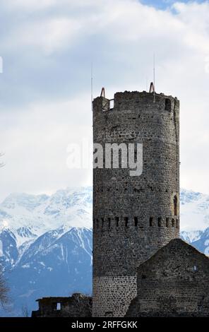 Fröhlichsturm, tour médiévale à MALS / Malles, Val Venosta / Vinschgau, Tyrol du Sud, Italie, près de la frontière suisse et autrichienne. Banque D'Images