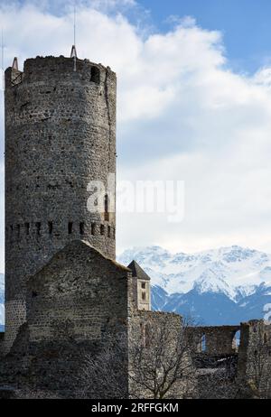 Fröhlichsturm, tour médiévale à MALS / Malles, Val Venosta / Vinschgau, Tyrol du Sud, Italie, près de la frontière suisse et autrichienne. Banque D'Images