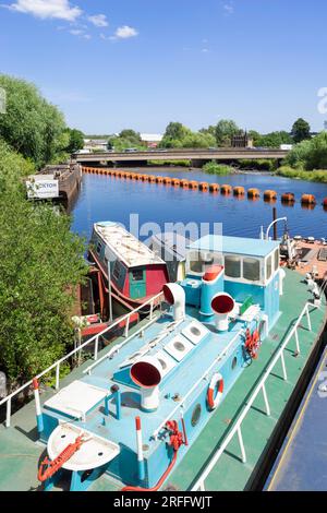 Rivière Wakefield barges sur la rivière Calder Wakefield West Yorkshire Angleterre Royaume-Uni GB Europe Banque D'Images