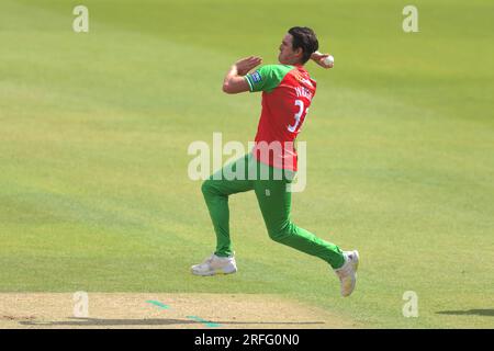 Londres, Royaume-Uni. 3 août 2023. Chris Wright bowling du Leicestershire en tant que Surrey affrontera Leicestershire dans la Metro Bank One-Day Cup au Kia Oval. Crédit : David Rowe/Alamy Live News Banque D'Images