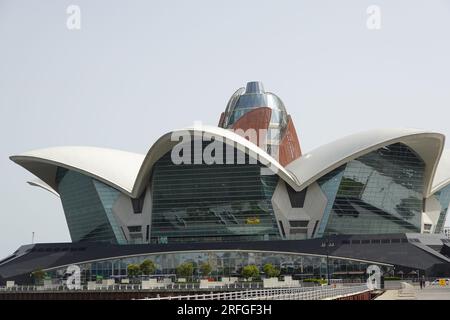 Deniz Mall un centre de divertissement et de loisirs sur les rives de la mer Caspienne, Bakou, Azerbaïdjan. Banque D'Images