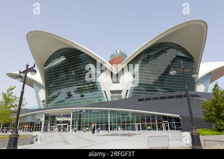 Deniz Mall un centre de divertissement et de loisirs sur les rives de la mer Caspienne, Bakou, Azerbaïdjan. Banque D'Images