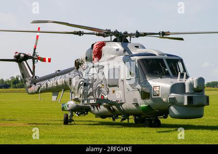 Westland WG-13 Lynx HMA8DAS hélicoptère XZ722 de la Royal Navy Black Cats expose l'équipe à Duxford pour un spectacle aérien. Illustration de chat noir Banque D'Images