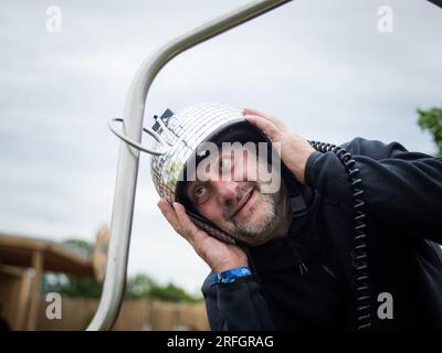 Wilderness Festival, Charlbury, Royaume-Uni. 3 août 2023. Revellers habillés et prêts pour le festival de quatre jours qui célèbre l'art, la culture et la musique. Crédit : Andrew Walmsley/Alamy Live News Banque D'Images