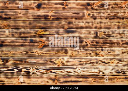 Texture des planches de bois brûlées. Planches de bois brunes brûlées. Texture du bois Banque D'Images