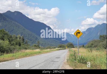Chemin Rannie menant au lac Pitt - Grant Narrows Regional Park à Pitt Meadows, Colombie-Britannique, Canada Banque D'Images