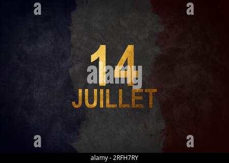 Quelques drapeaux français et le texte bon 14 juillet, joyeux 14 juillet, fête nationale de la France écrit en français, sur fond blanc cassé. Banque D'Images