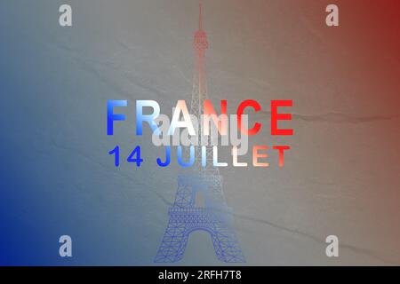 Quelques drapeaux français et le texte bon 14 juillet, joyeux 14 juillet, fête nationale de la France écrit en français, sur fond blanc cassé. Banque D'Images