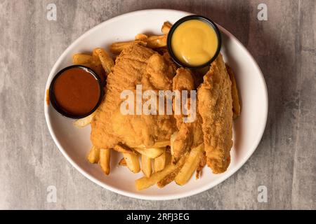 tendres de poulet et frites Banque D'Images