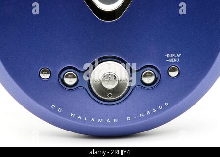 CD WALKMAN ® D-NE300 Atract 3Plus MP3 de Sony. Technologie vintage. Banque D'Images