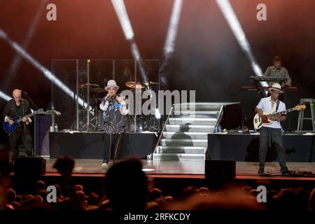 Toronto, Canada. 01 août 2023. Roy Hay (à gauche), Boy George, chanteur principal du groupe anglais New wave, Culture Club (à droite), Michael Emile Craig (Mikey Craig) (à droite) se produisant à guichets fermés au Budweiser Stage à Toronto. Crédit : SOPA Images Limited/Alamy Live News Banque D'Images