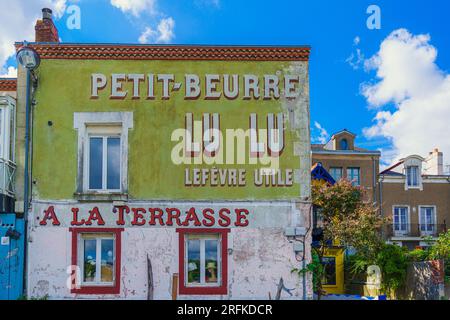 Nantes, France. 11 juin 2023. Annonce célèbre dans le quartier de Trentemoult. Petit-beurre (petit beurre) par la biscuiterie LU Banque D'Images