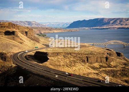 i-90 et Vantage Bridge Washington Banque D'Images