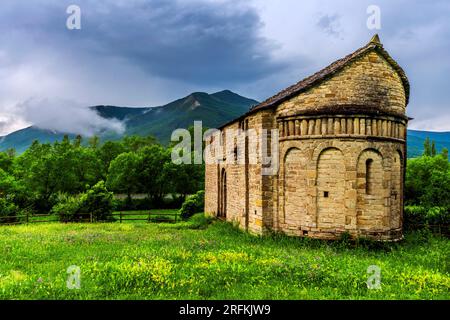 Église mozarabe-romane de San Juan de Busa (route des églises de Serralbo), Pyrénées aragonaises, Espagne. Banque D'Images