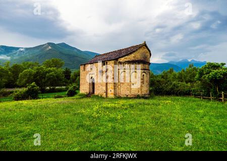 Église mozarabe-romane de San Juan de Busa (route des églises de Serralbo), Pyrénées aragonaises, Espagne. Banque D'Images