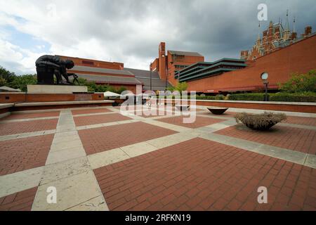 Londres, Angleterre, Royaume-Uni - 31 juillet 2022. British Library à Londres. Bibliothèque nationale britannique, c'est l'une des deux plus grandes bibliothèques au monde Banque D'Images