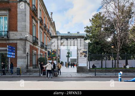 MADRID ESPAGNE - 04 août 2023 : porte d'entrée principale du musée Thyssen-Bornemisza à Madrid Banque D'Images