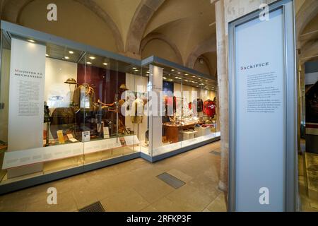 Londres, Angleterre, Royaume-Uni, Royaume-Uni - 22 juin 2022. Exposition intérieure du musée de la cavalerie des ménages d'uniformes militaires, d'armes et de l'histoire de la Garde royale. Banque D'Images