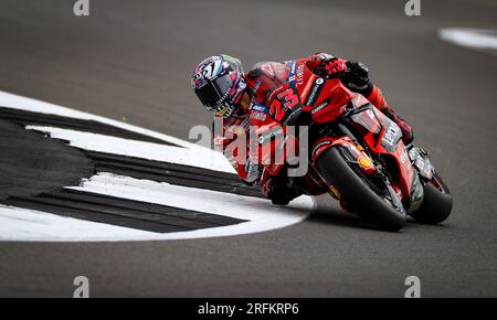 Enea Bastianini de Ducati Lenovo lors des essais libres 1 avant le Grand Prix de Grande-Bretagne Monster Energy 2023 à Silverstone, Towcester. Date de la photo : Vendredi 4 août 2023. Banque D'Images