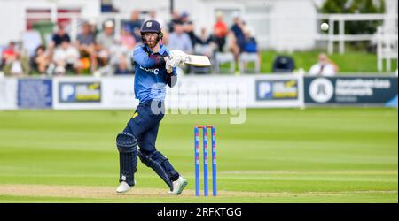 Hove UK 4 août 2023 - Graham Clark bat pour Durham contre Sussex Sharks lors du match de cricket Metro Bank One Day Cup au 1st Central County Ground à Hove : Credit Simon Dack /TPI/ Alamy Live News Banque D'Images