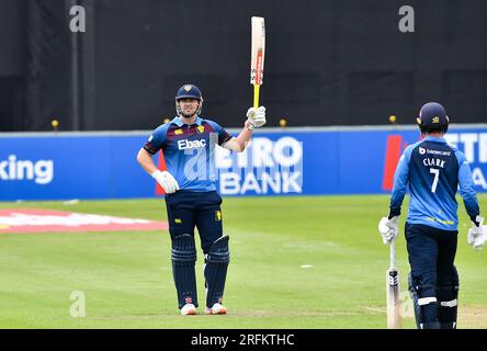 Hove UK 4th août 2023 - Alex Lees de Durham célèbre après avoir atteint son demi-siècle contre Sussex Sharks lors du match de cricket Metro Bank One Day Cup au 1st Central County Ground à Hove : Credit Simon Dack /TPI/ Alamy Live News Banque D'Images