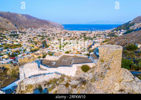 Ruines de l'ancien château appelé château Chrysocheria ou Pera Kastro dans la ville de Pothia, île de Kalymnos, Grèce. Banque D'Images