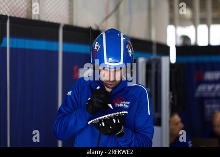 Suzuka, JAPON, 4 août 2023. Yamaha Mechanic travaillant dans les stands lors de la 44E course Coca-Cola Suzuka 8h Endurance Race 2023, Japon. Crédit : Ivica Glavas/Speed Media/Alamy Live News Banque D'Images