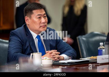 Washington, États-Unis d ' Amérique. 03 août 2023. Washington, États-Unis d ' Amérique. 03 août 2023. Le Premier ministre mongol Luvsannamsrain Oyun-Erdene écoute les États-Unis Secrétaire à la Défense Lloyd Austin lors de discussions bilatérales au Pentagone, le 3 août 2023 à Washington, DC crédit : MC1 Alexander Kubitza/DOD photo/Alamy Live News Banque D'Images