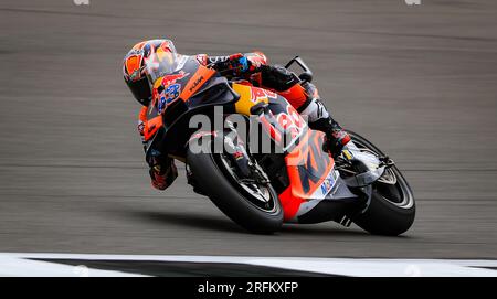 Jack Miller de Red Bull KTM Factory Racing lors des essais libres 1 avant le Grand Prix de Grande-Bretagne Monster Energy 2023 à Silverstone, Towcester. Date de la photo : Vendredi 4 août 2023. Banque D'Images