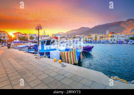 Pittoresque Pothia la capitale de l'île de Kalymnos, Dodécanèse, Grèce Banque D'Images