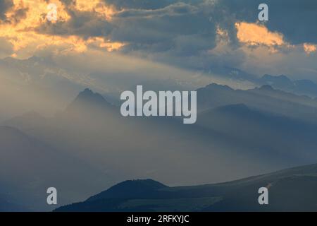 Vue de Schlern à Sarntaler Alpes, Seiser Alm, Tyrol du Sud, Italie, été, Orage Banque D'Images