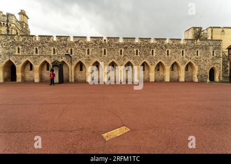 Windsor, Angleterre, Royaume-Uni - 22 juillet 2022. Garde du château de Windsor. La cérémonie de la relève de la garde dans ce château britannique royal est connue sous le nom de Guard Mounting. Banque D'Images