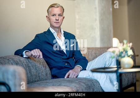 Berlin, Allemagne. 31 juillet 2023. Le musicien Max Raabe en marge d’une interview dpa. Crédit : Britta Pedersen/dpa/Alamy Live News Banque D'Images