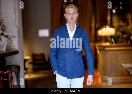 Berlin, Allemagne. 31 juillet 2023. Le musicien Max Raabe en marge d’une interview dpa. Crédit : Britta Pedersen/dpa/Alamy Live News Banque D'Images