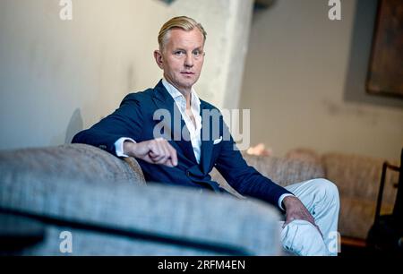 Berlin, Allemagne. 31 juillet 2023. Le musicien Max Raabe en marge d’une interview dpa. Crédit : Britta Pedersen/dpa/Alamy Live News Banque D'Images